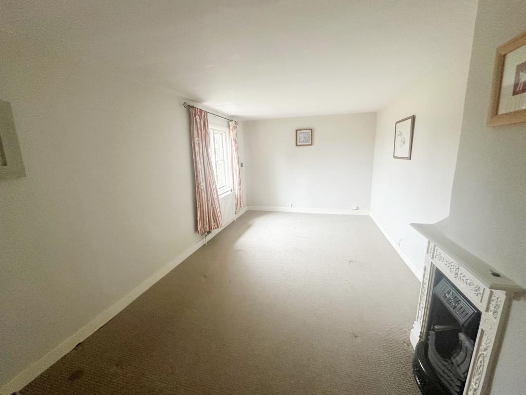 Lot: 70 - DETACHED HOUSE FOR REFURBISHMENT - Bedroom one